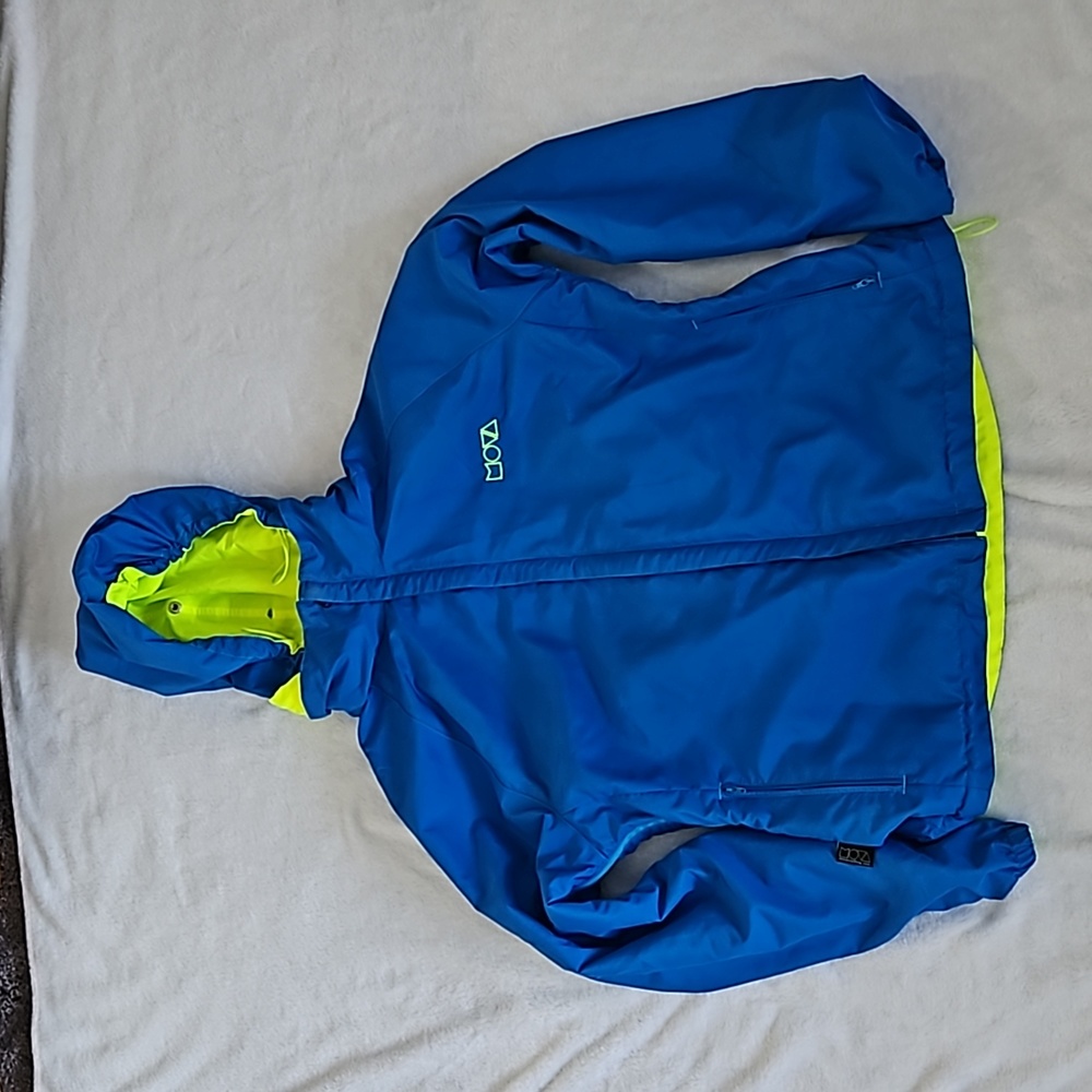 Reversible outdoor coat blue and bright yellow with lights